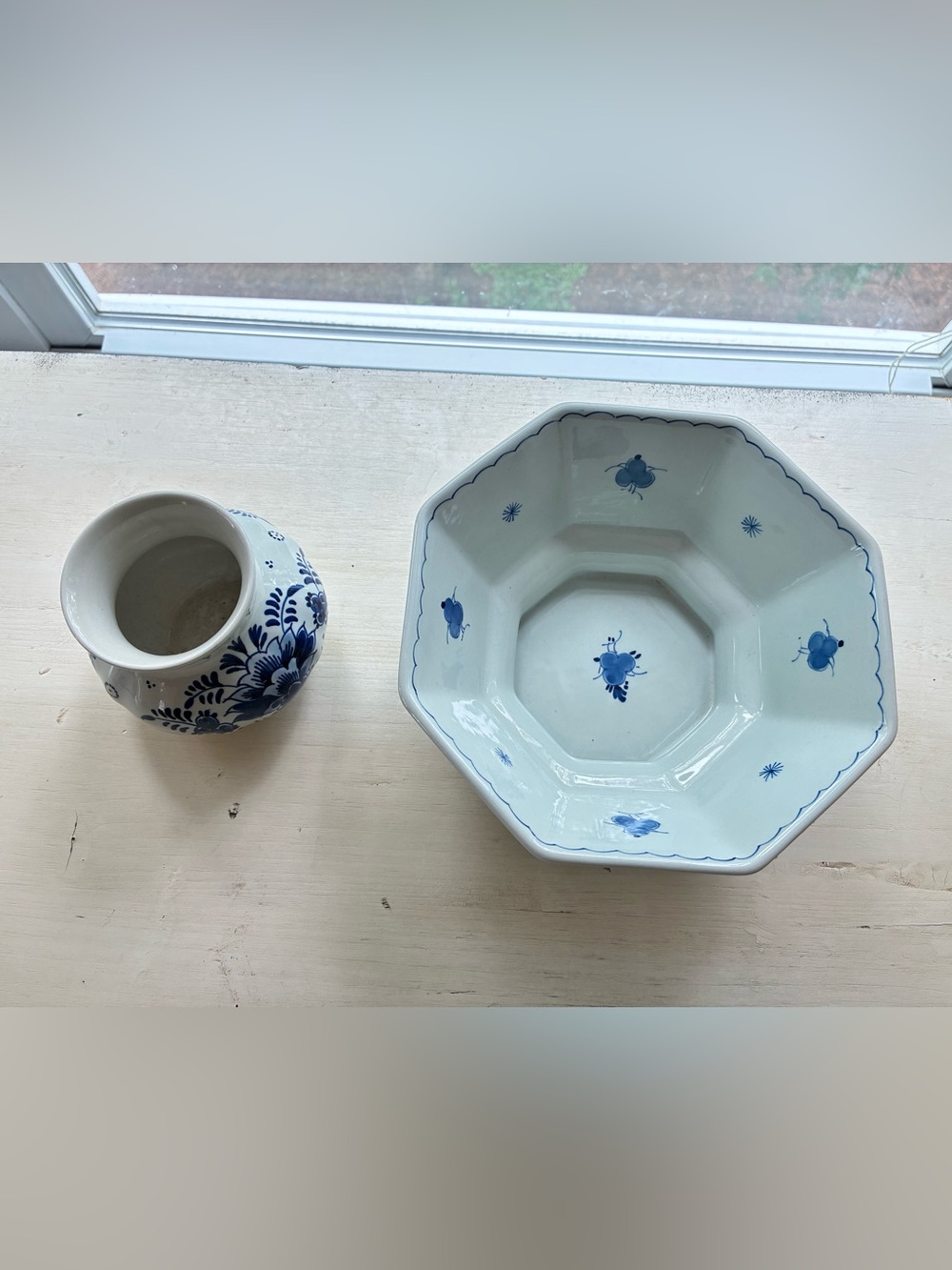 Delft - Blue and White Floral Ceramic Bowl - Elegant Home Art - Picture 2 of 3